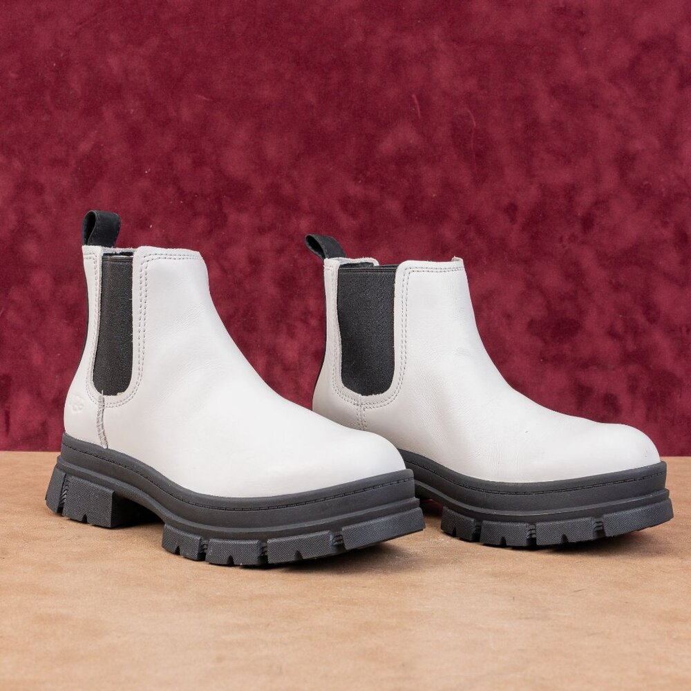 UGG Women Ashton Platform Fashion Slip-on White Chelsea Boots sz 6.5